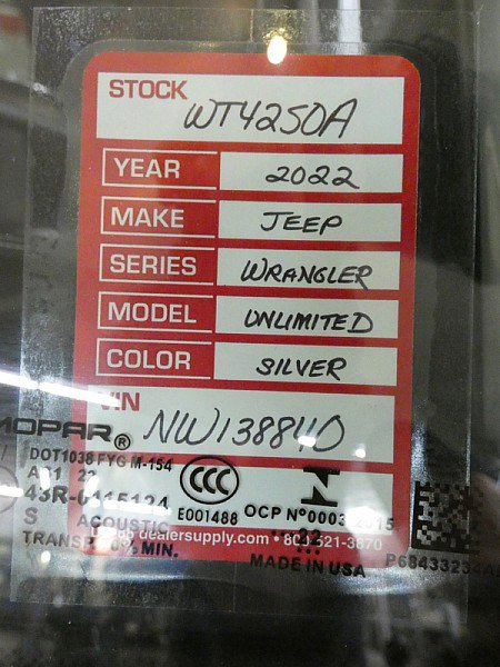 Used 2022 Jeep Wrangler Unlimited Sahara w/ Cold Weather Group AWD/4WD image 28