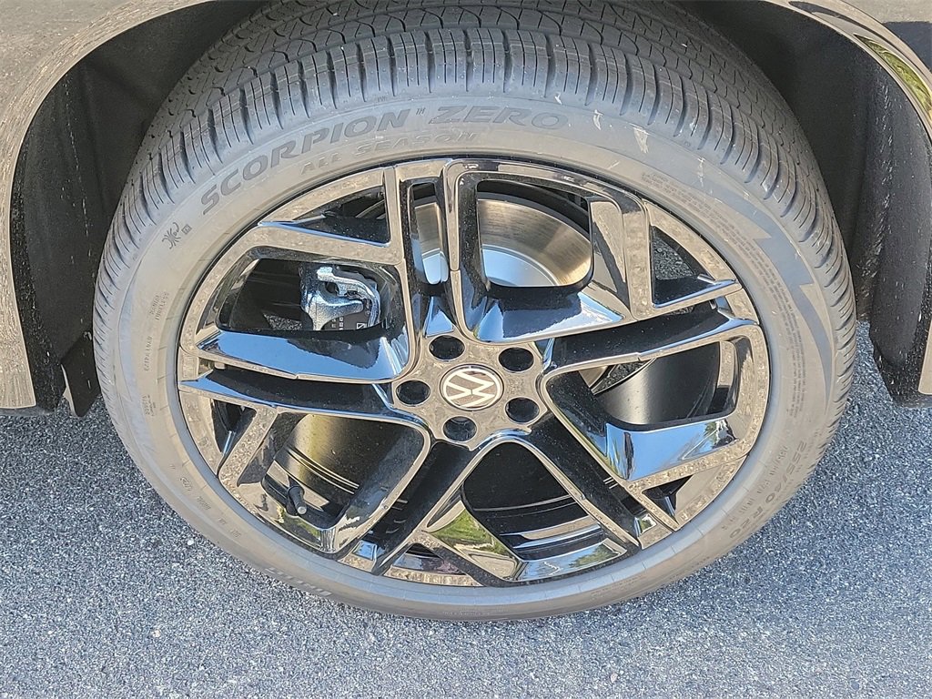 New 2026 Volkswagen Tiguan SE R-Line image 5