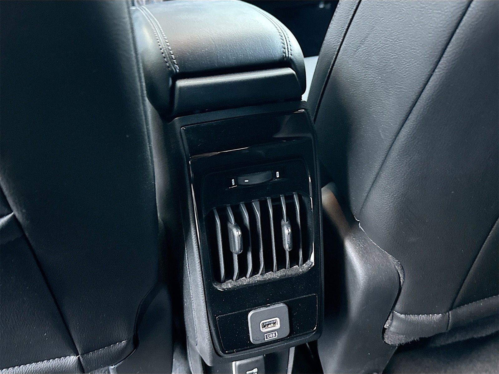 Used 2024 Jeep Compass Limited image 25