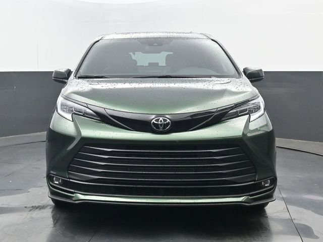 Used 2026 Toyota Sienna XLE Woodland Edition AWD/4WD image 21
