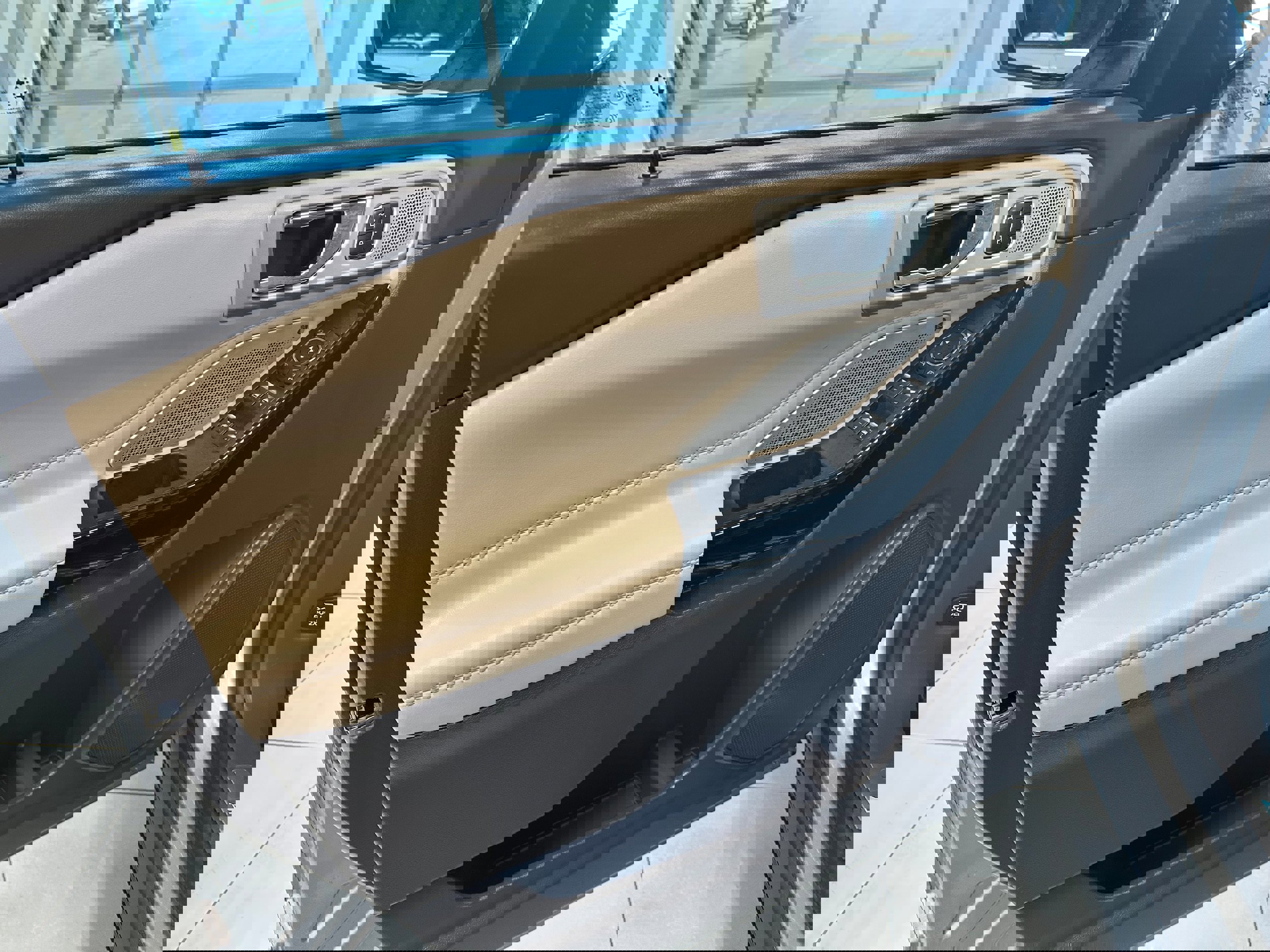 Used 2021 Ford Explorer Platinum w/ Equipment Group 601A image 12