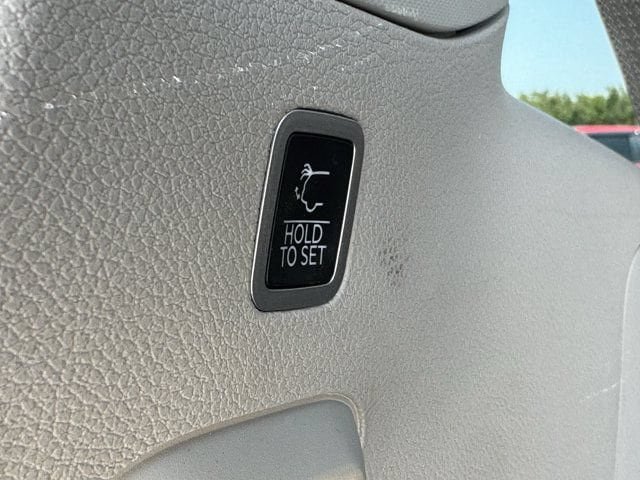 Used 2022 Jeep Wagoneer Series III AWD/4WD image 36