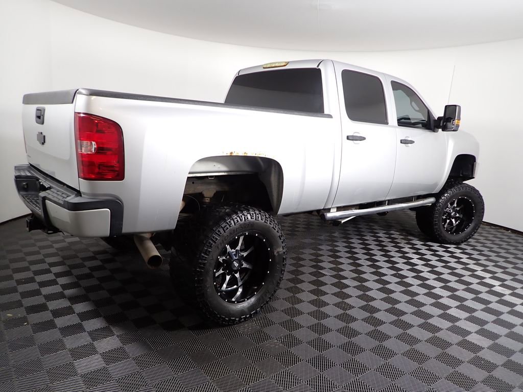 Used 2011 Chevrolet Silverado 2500 LT w/ Interior Plus Package image 16