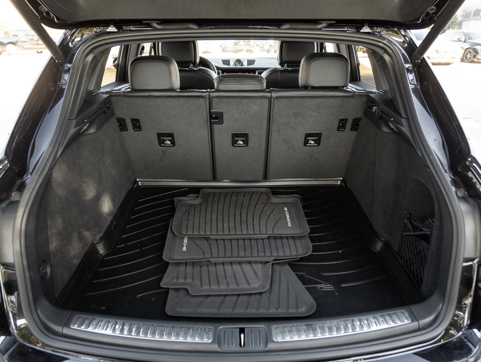 Certified 2023 Porsche Macan AWD/4WD image 29