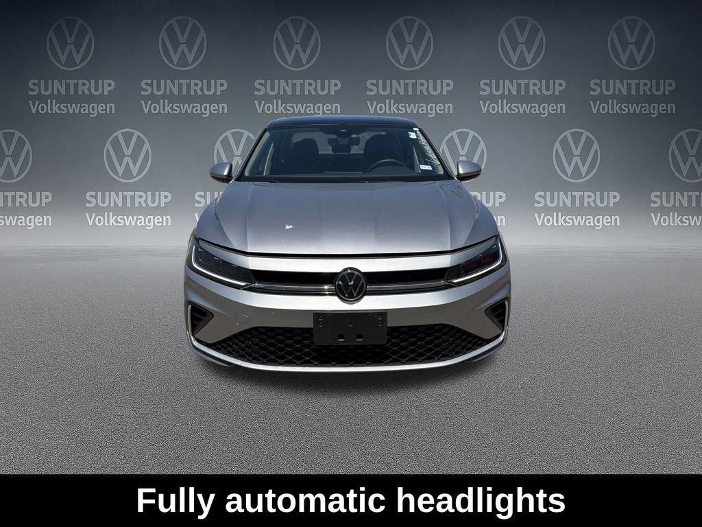 Used 2025 Volkswagen Jetta SE w/ Sunroof Package FWD image 18
