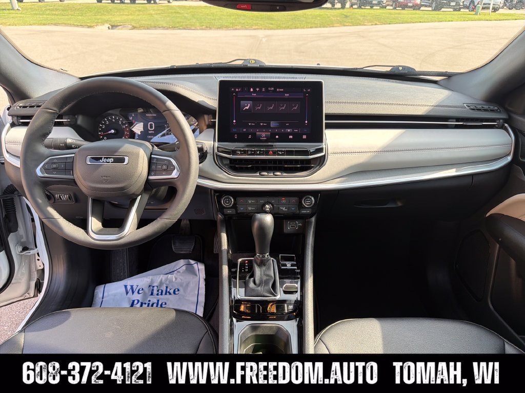 Used 2025 Jeep Compass Limited AWD/4WD image 12