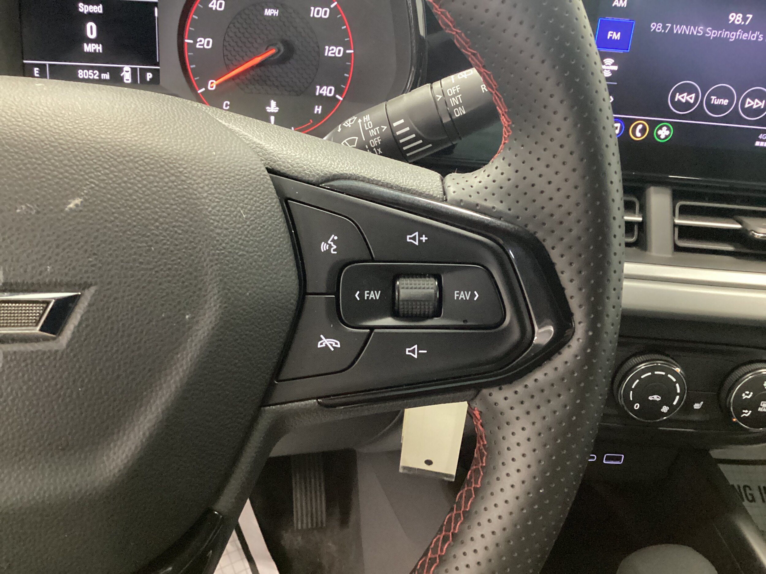 Used 2025 Chevrolet Trax RS FWD image 18