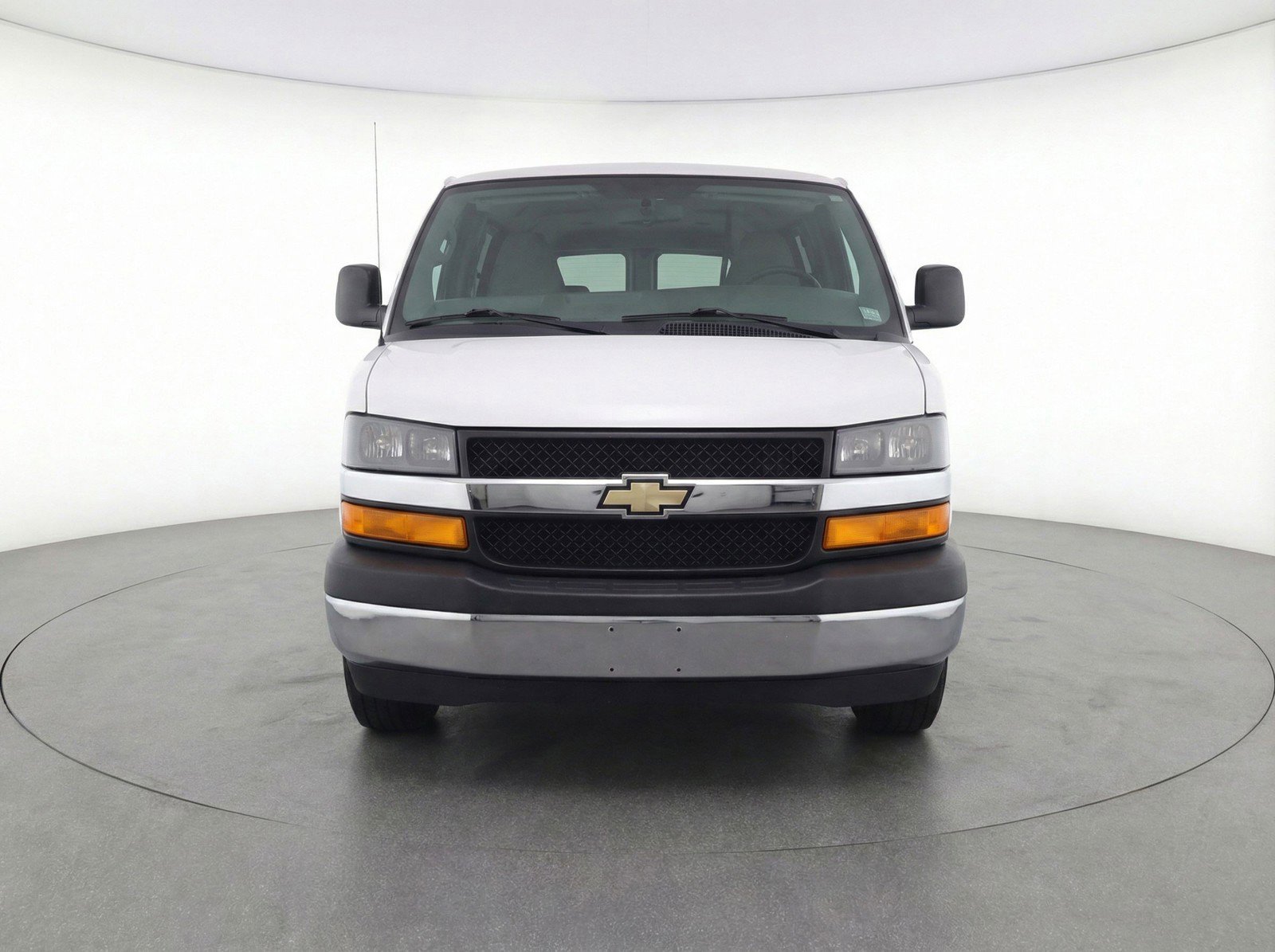 Used 2025 Chevrolet Express 3500 LT w/ LT Preferred Equipment Group image 2