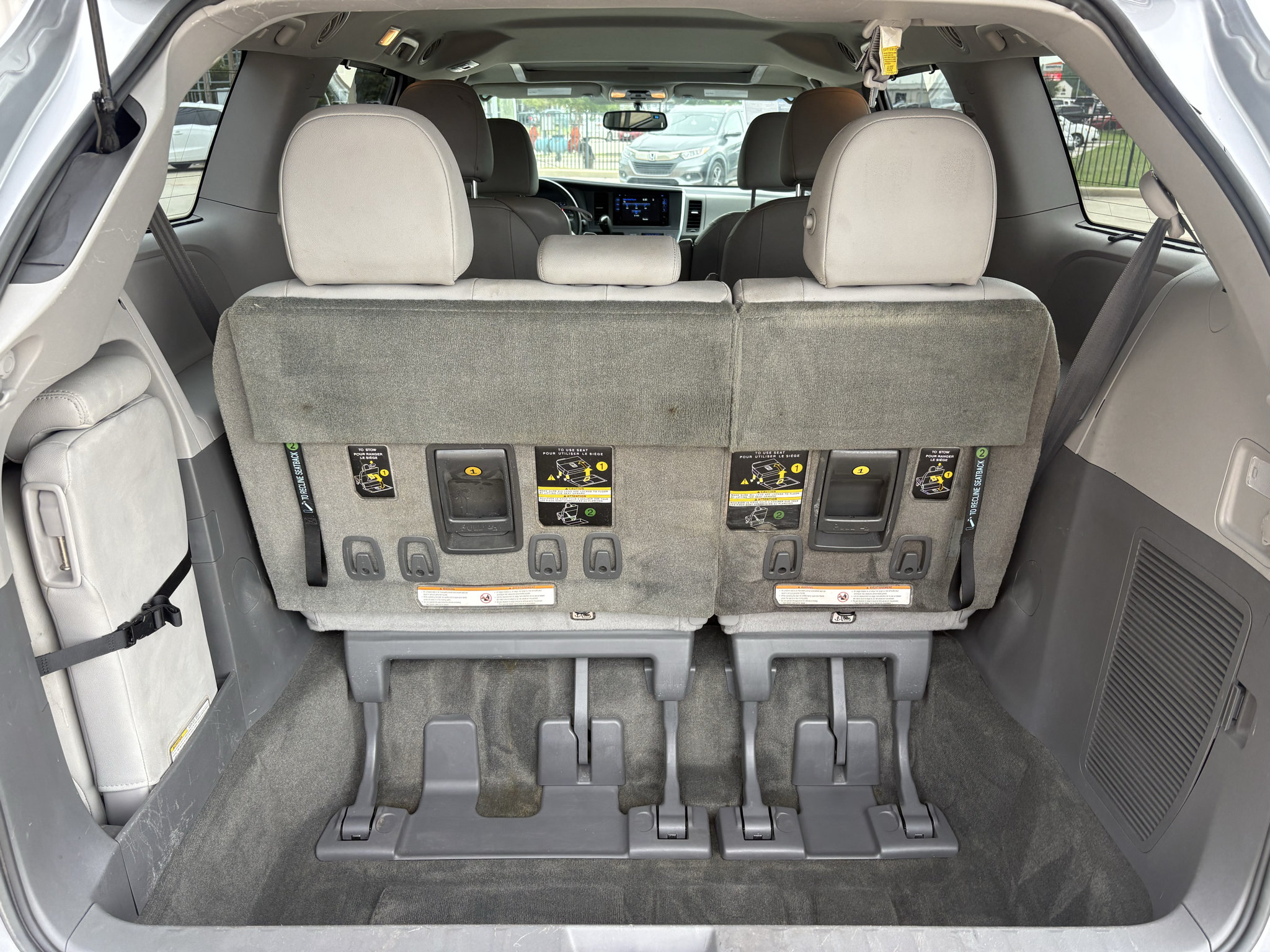Used 2017 Toyota Sienna XLE FWD image 26