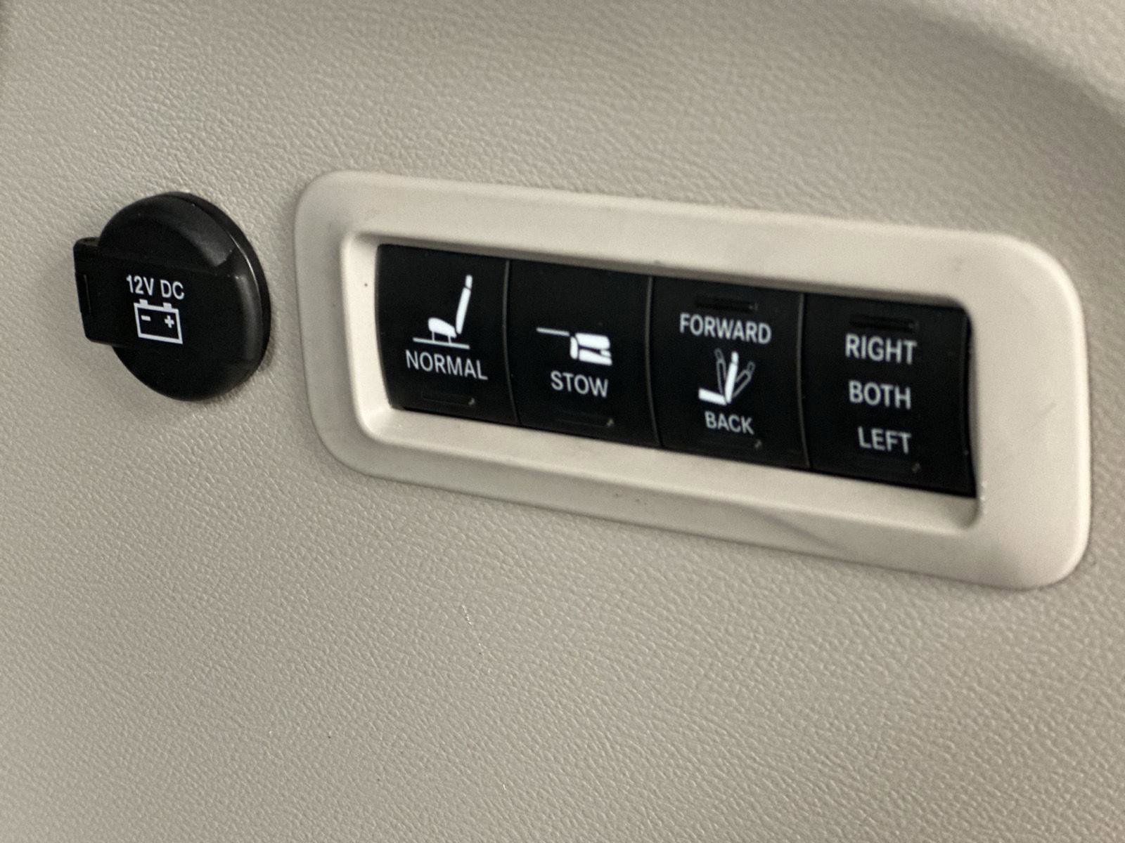 Used 2022 Chrysler Pacifica Limited image 16