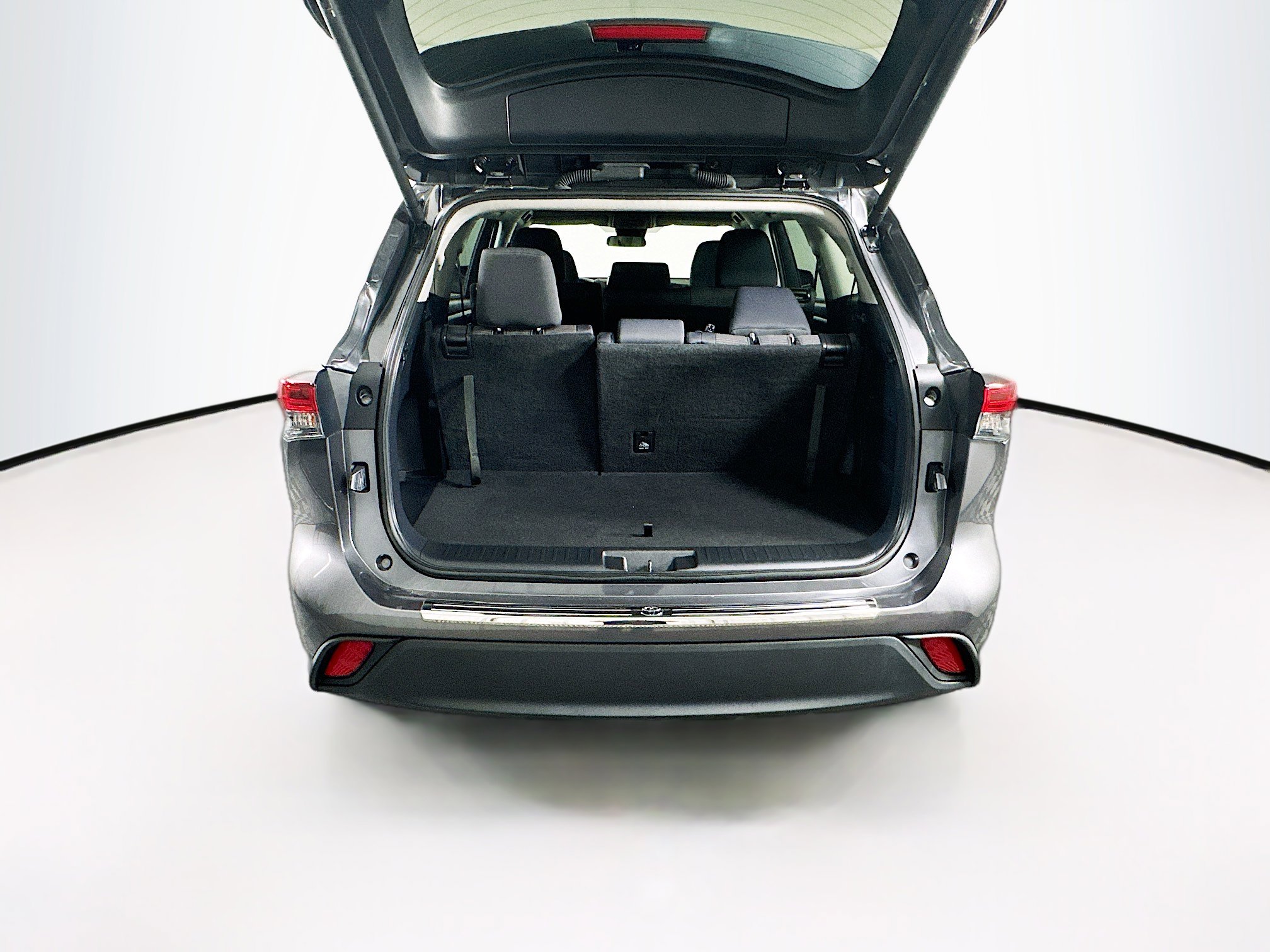 Used 2024 Toyota Highlander LE image 31