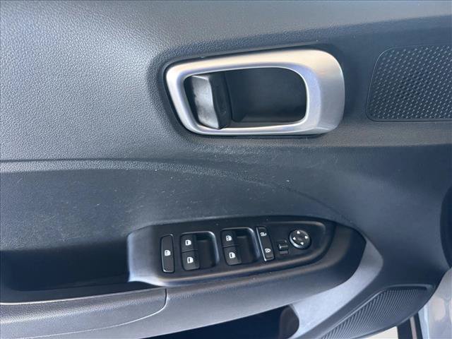 Used 2023 Hyundai Venue SEL FWD image 18