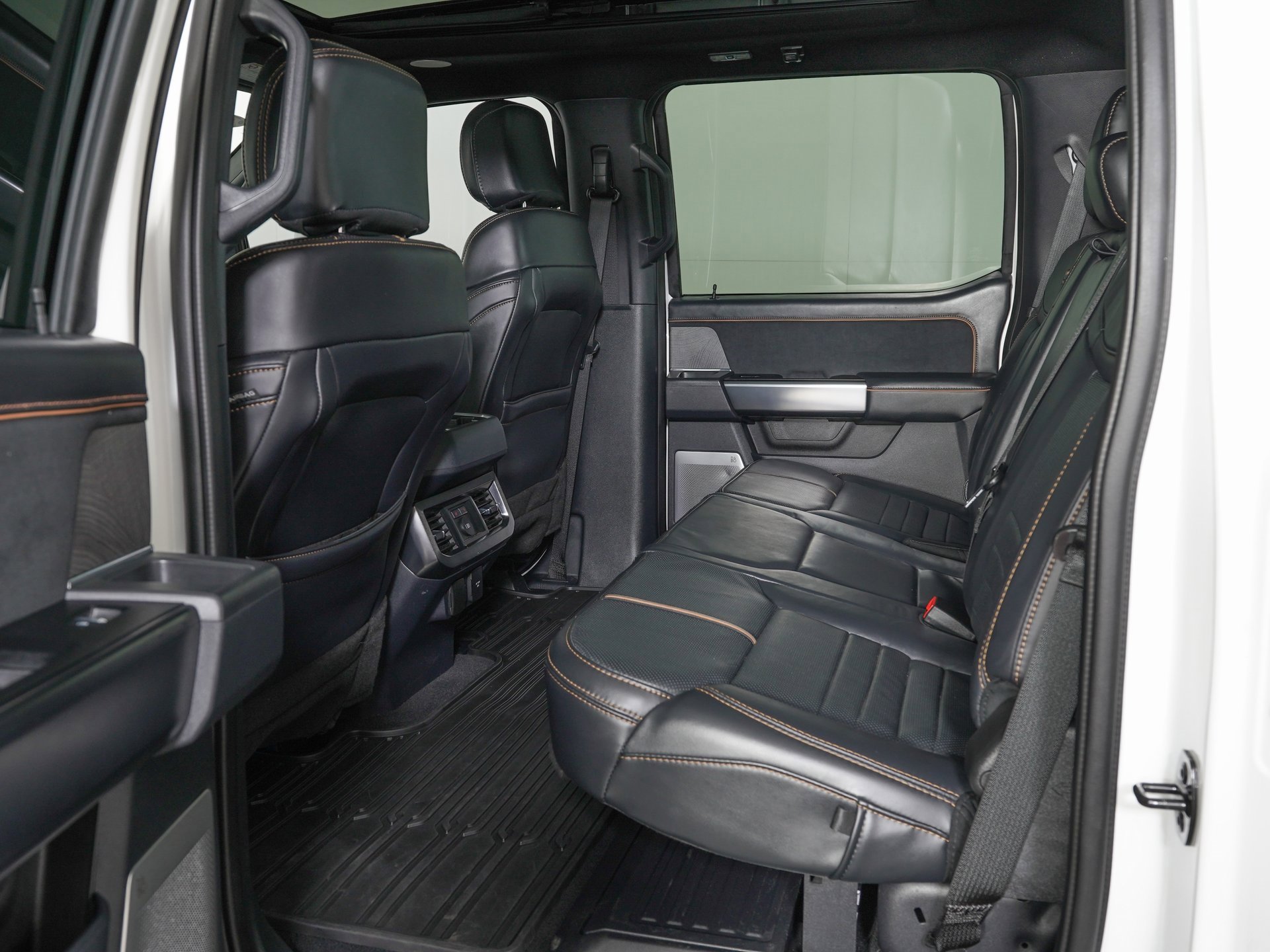 Used 2023 Ford F450 Platinum w/ FX4 Off-Road Package image 13