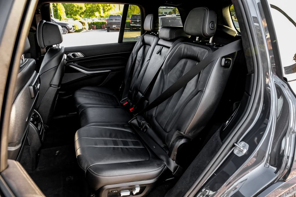 Used 2021 BMW X7 M50i w/ Dynamic Handling Package AWD/4WD image 43
