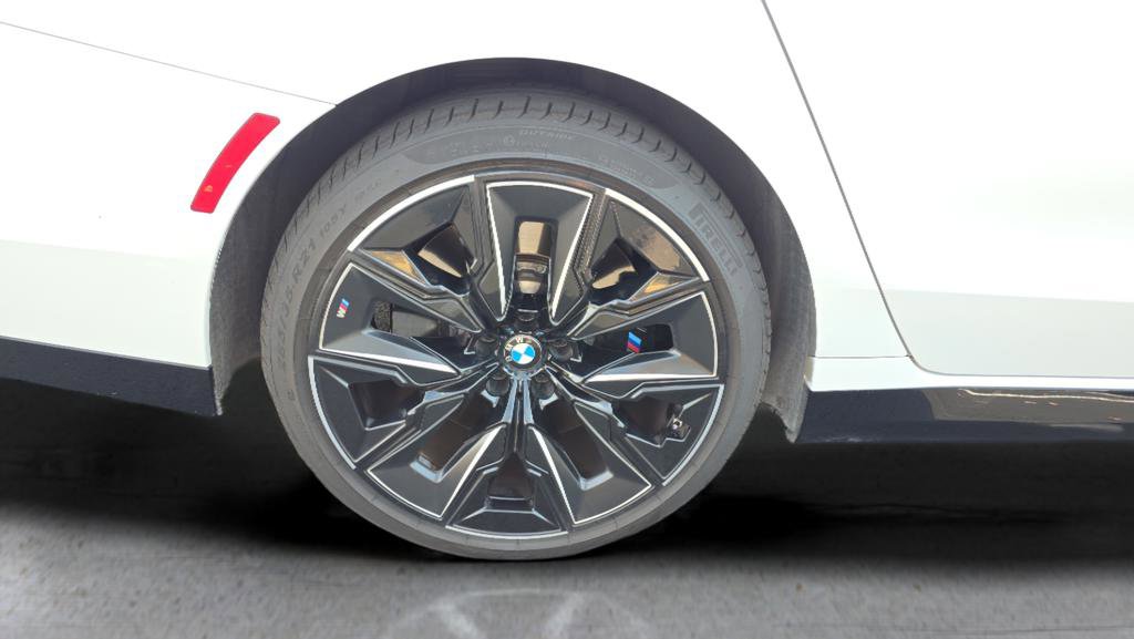 Used 2025 BMW 760i xDrive w/ Premium Package image 14