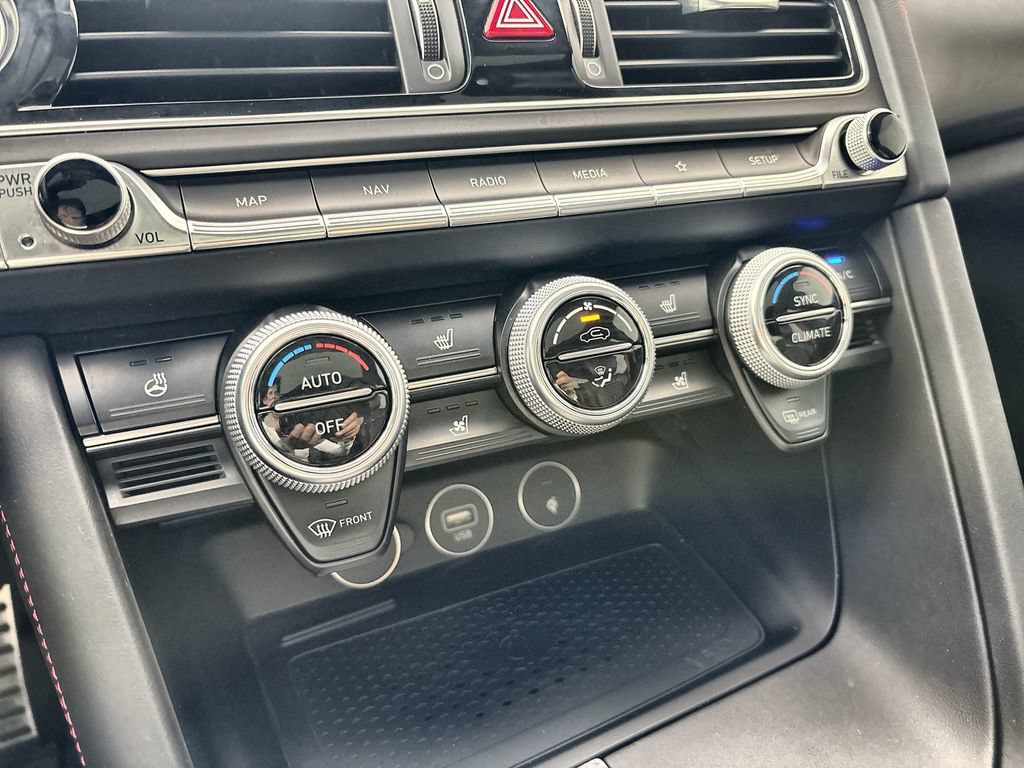 Used 2022 Genesis G70 2.0T RWD image 17
