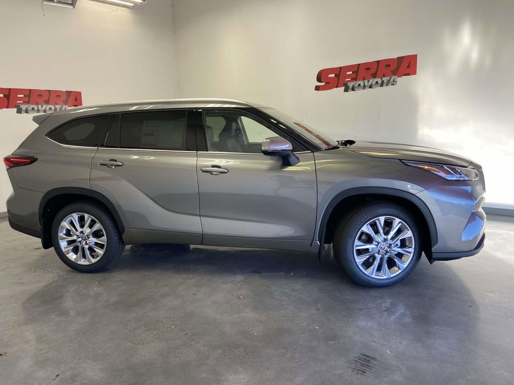 Used 2026 Toyota Highlander Limited image 2