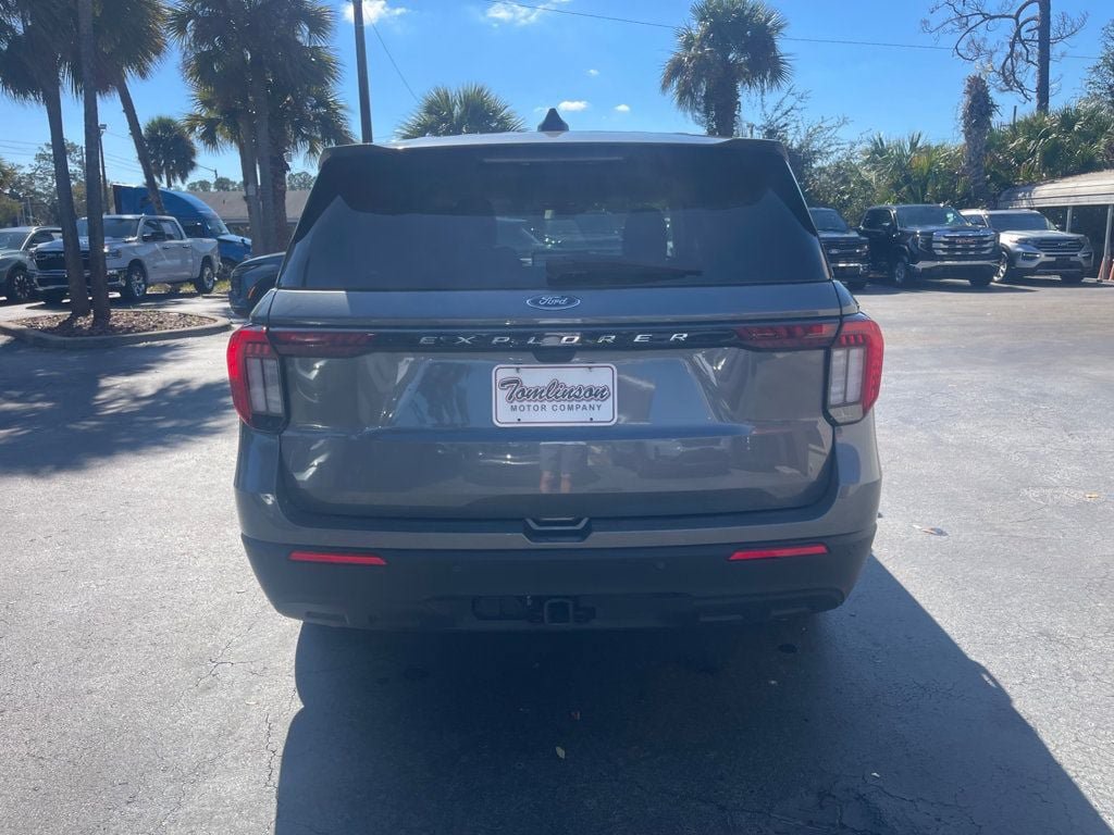 Used 2026 Ford Explorer Active RWD image 3
