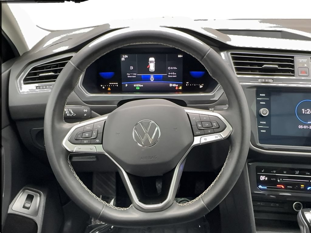 Used 2022 Volkswagen Tiguan SE w/ Panoramic Sunroof Package FWD image 40