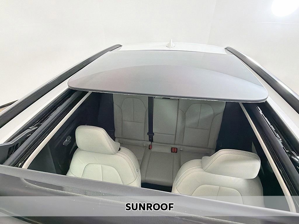 Used 2023 Volvo XC40 B5 Plus w/ Driver Assist Package image 3