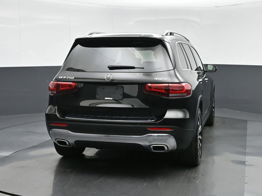 Used 2021 Mercedes-Benz GLB 250 4MATIC w/ Premium Package image 6