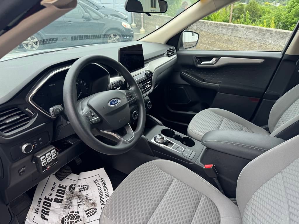 Used 2020 Ford Escape SE image 9