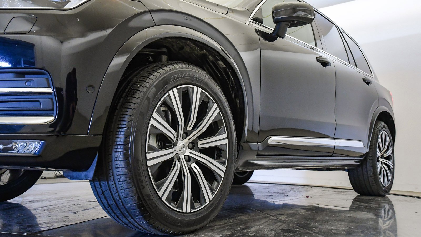 Certified 2025 Volvo XC90 B6 Plus image 10