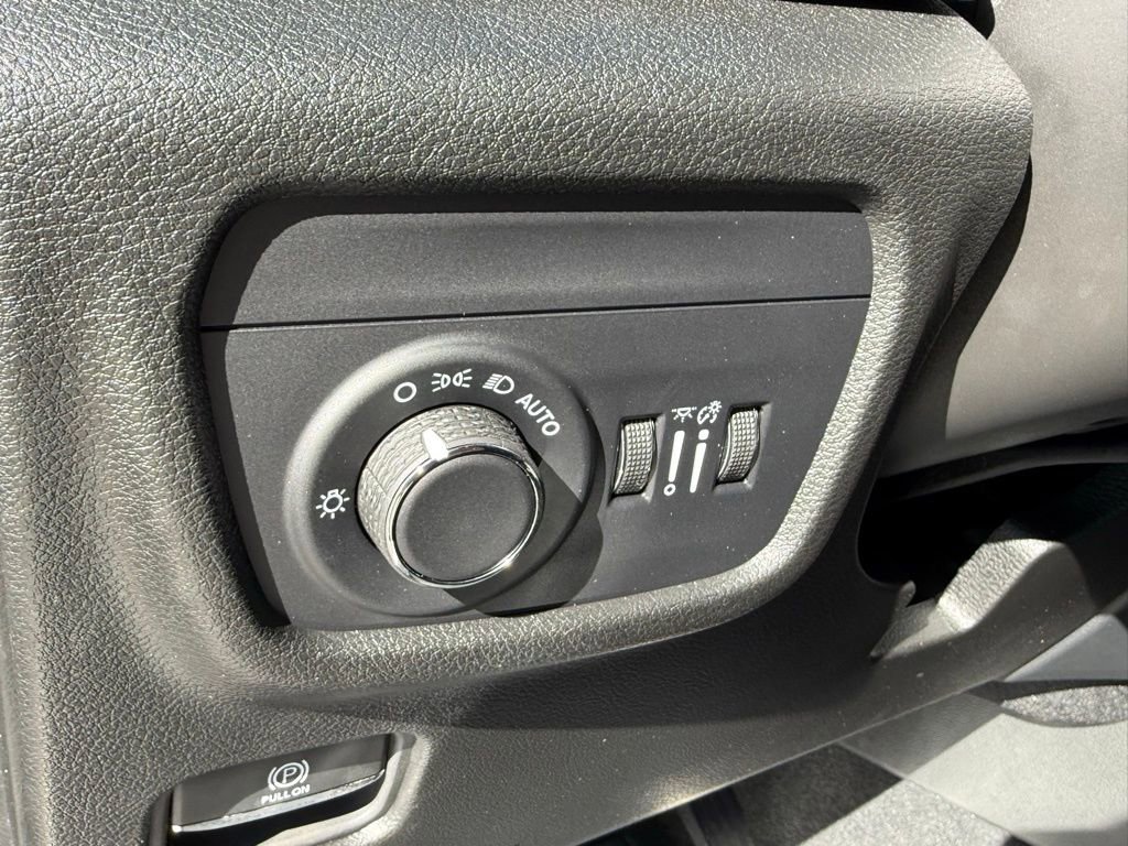 New 2025 Jeep Grand Cherokee L Altitude image 14