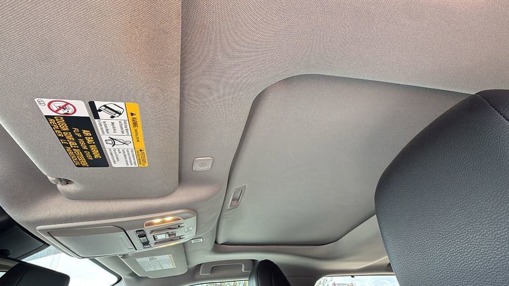 Used 2023 Toyota Highlander XLE image 14