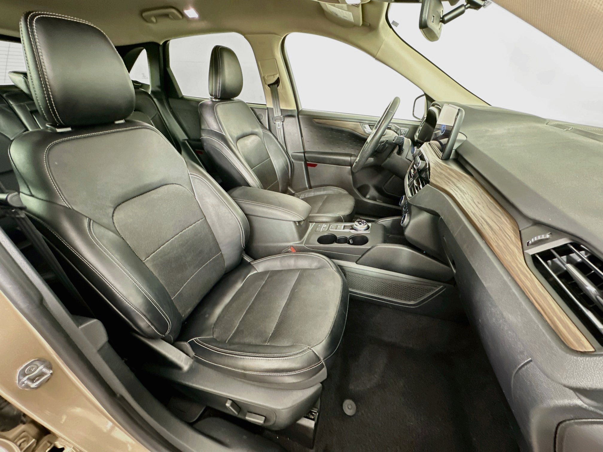Used 2020 Ford Escape Titanium AWD/4WD image 32