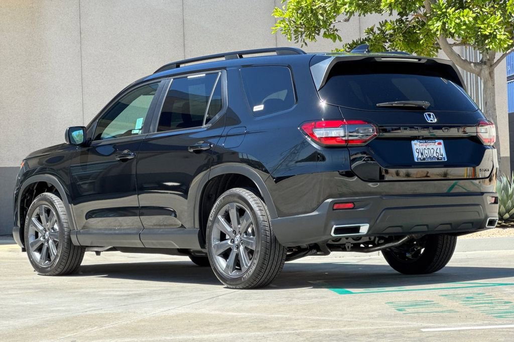 Certified 2025 Honda Pilot Sport image 3