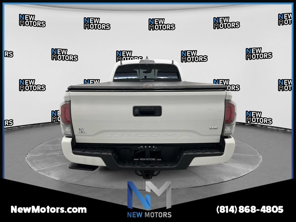 Used 2022 Toyota Tacoma TRD Sport AWD/4WD image 3
