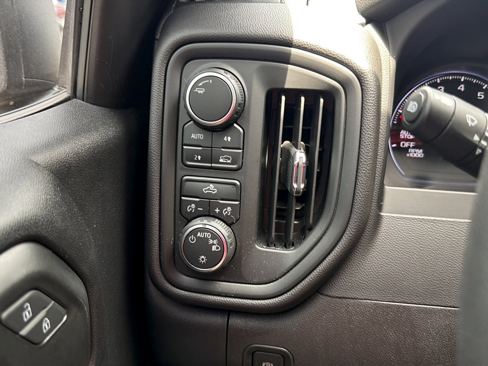 Used 2022 Chevrolet Silverado 1500 W/T w/ WT Value Package AWD/4WD image 17