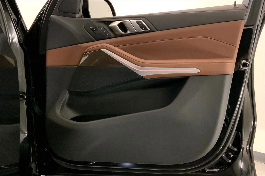 Used 2022 BMW X5 xDrive40i w/ M Sport Package AWD/4WD image 25