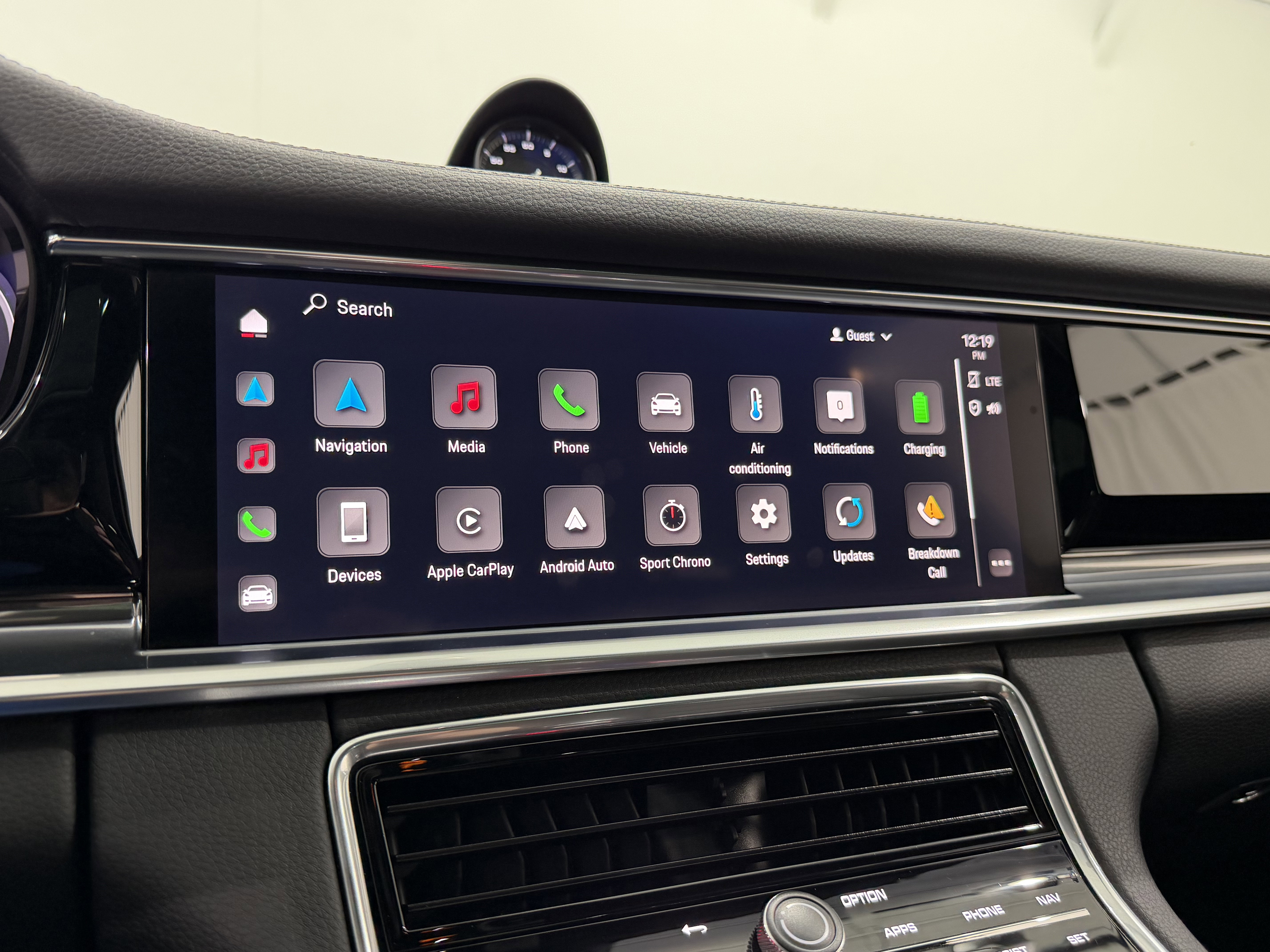 Certified 2023 Porsche Panamera 4 image 39