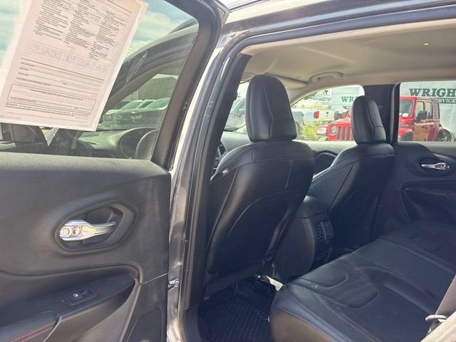 Used 2022 Jeep Cherokee Trailhawk w/ Comfort/Convenience Group AWD/4WD image 15