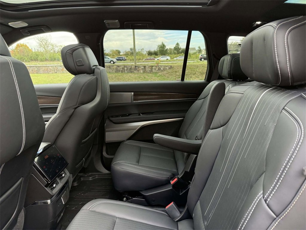 New 2026 Cadillac Vistiq Luxury w/ LPO, Floor Liner Package image 17