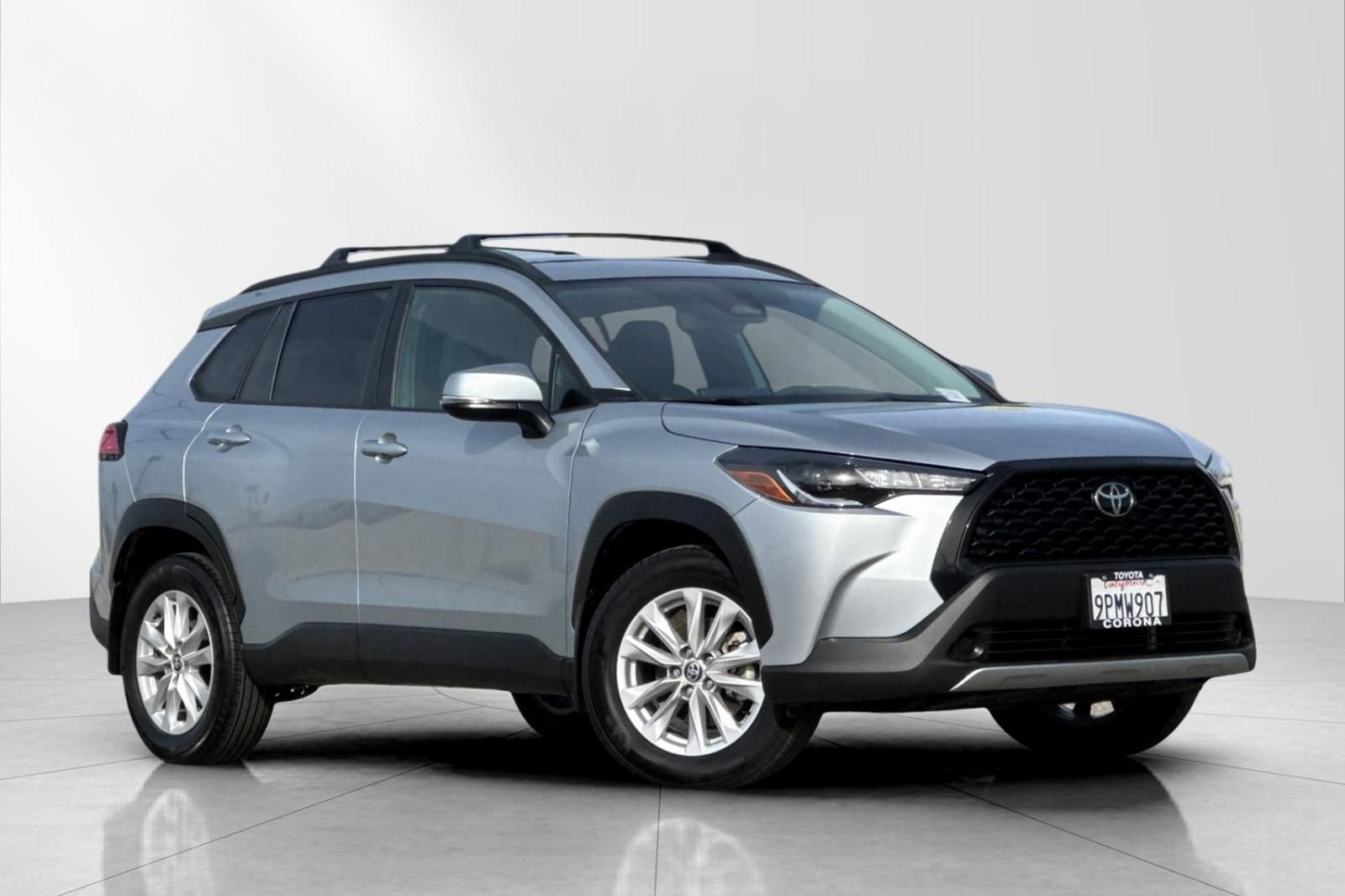 Used 2024 Toyota Corolla Cross LE image 1