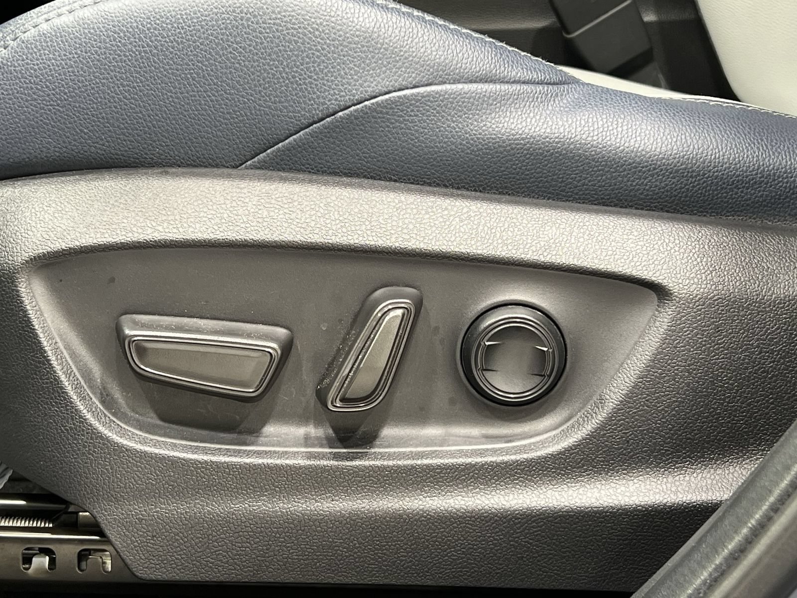 Used 2023 Subaru Solterra AWD image 12
