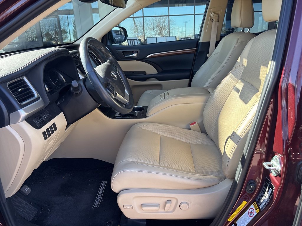 Used 2019 Toyota Highlander Limited Platinum image 4