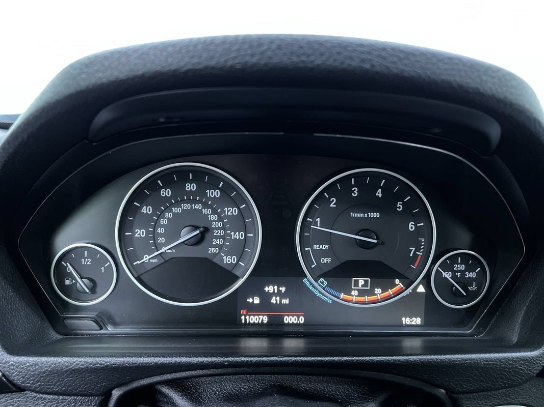 Used 2017 BMW 320i Sedan RWD image 18