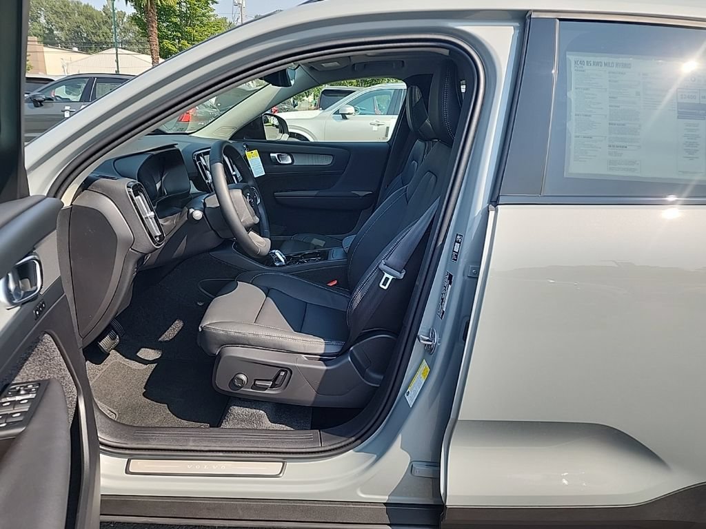 New 2026 Volvo XC40 B5 Plus w/ Protection Package Premier AWD/4WD image 4
