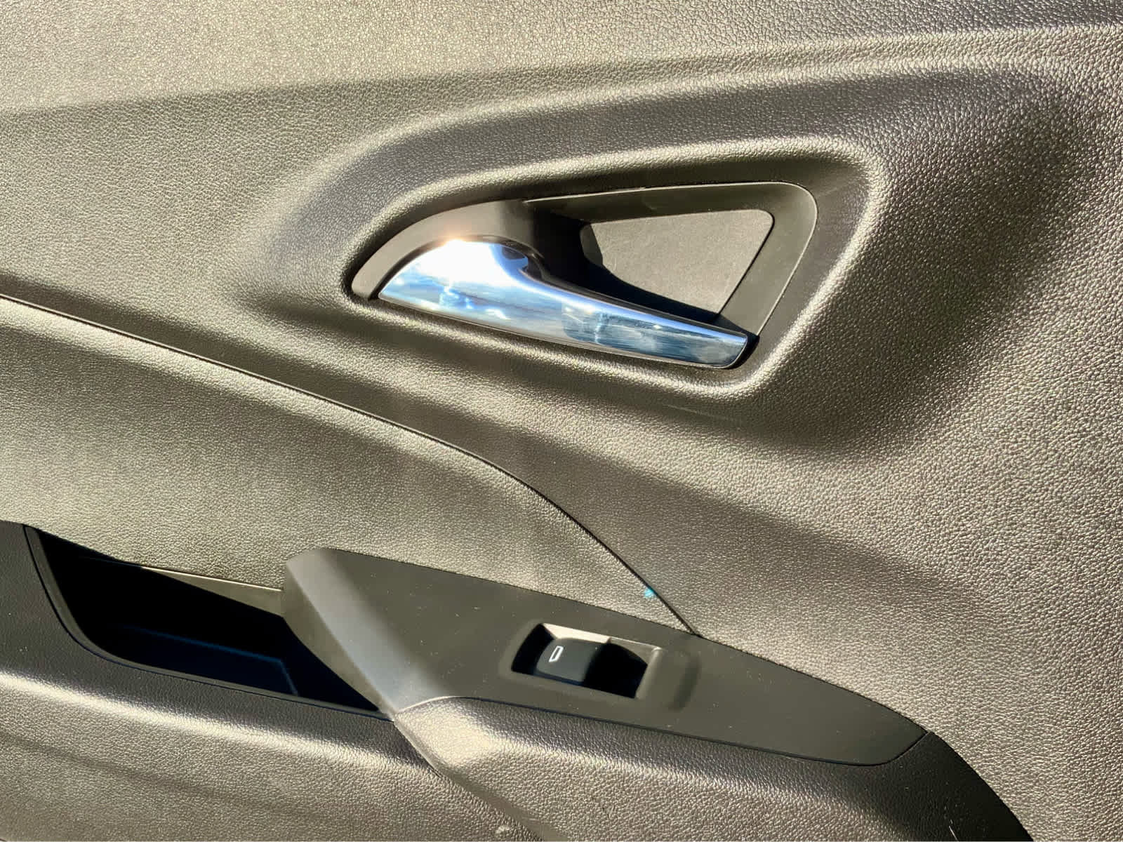 Certified 2025 Chevrolet Trax LT w/ Driver Confidence Package image 47