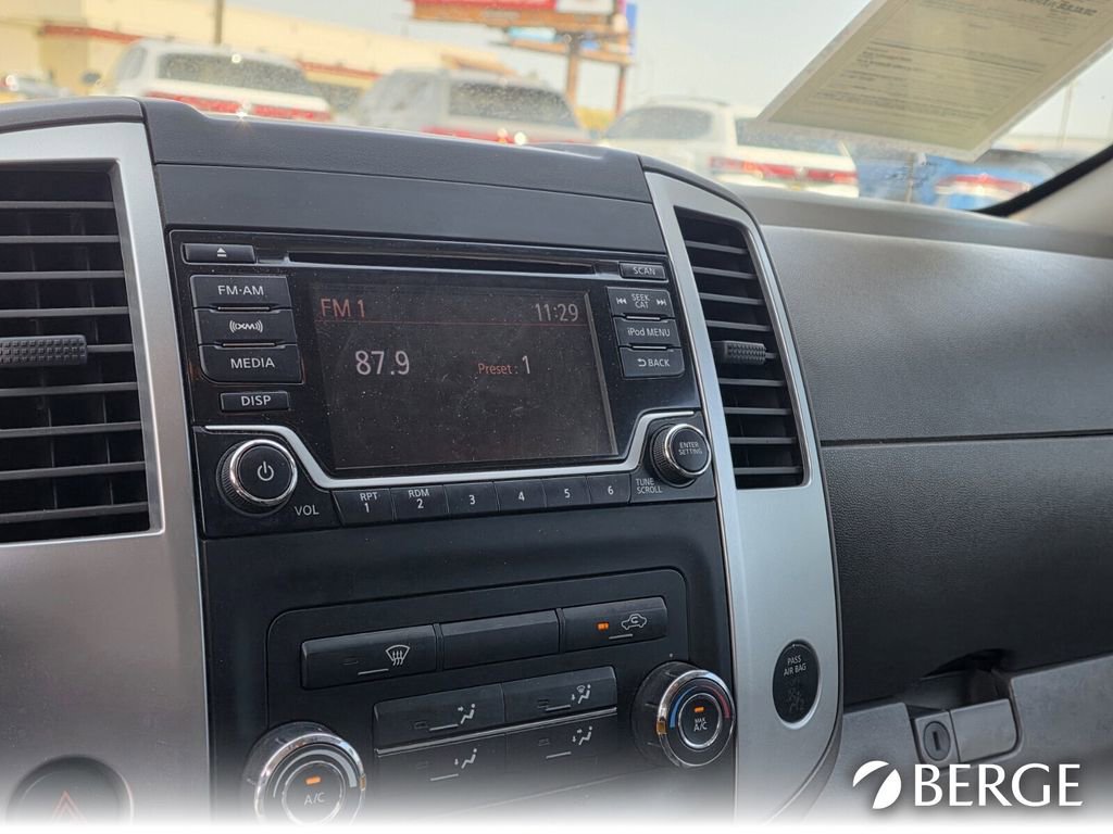 Used 2018 Nissan Frontier SV AWD/4WD image 18