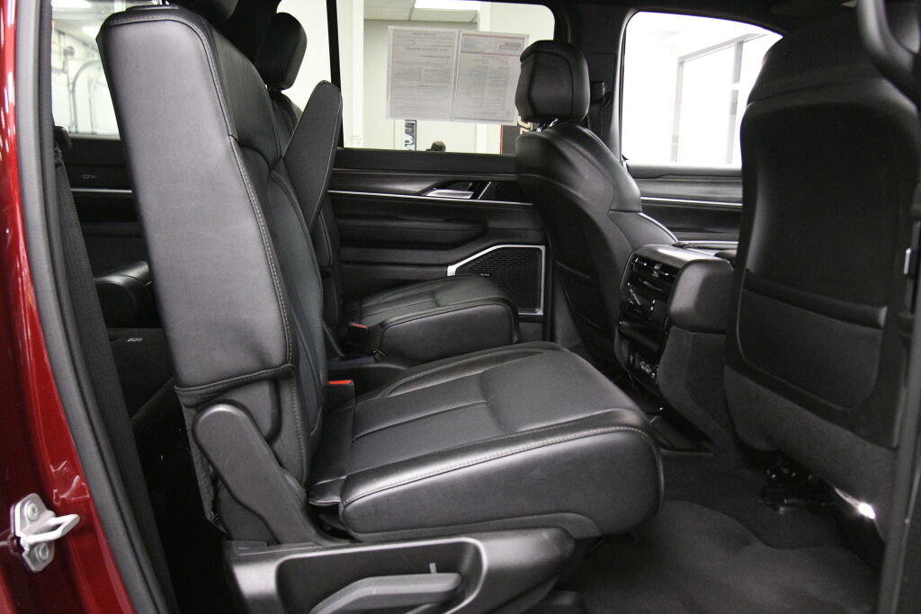 Used 2024 Jeep Wagoneer Series II AWD/4WD image 26