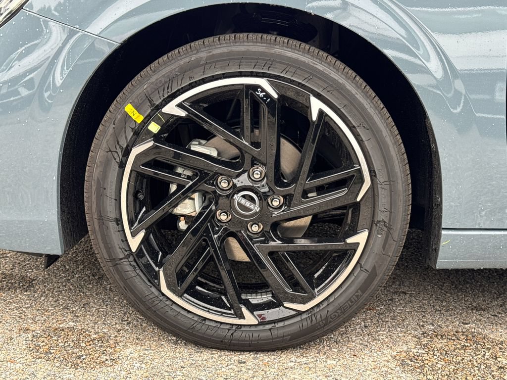 New 2026 Nissan Sentra SR w/ Floor Mat Package FWD image 5