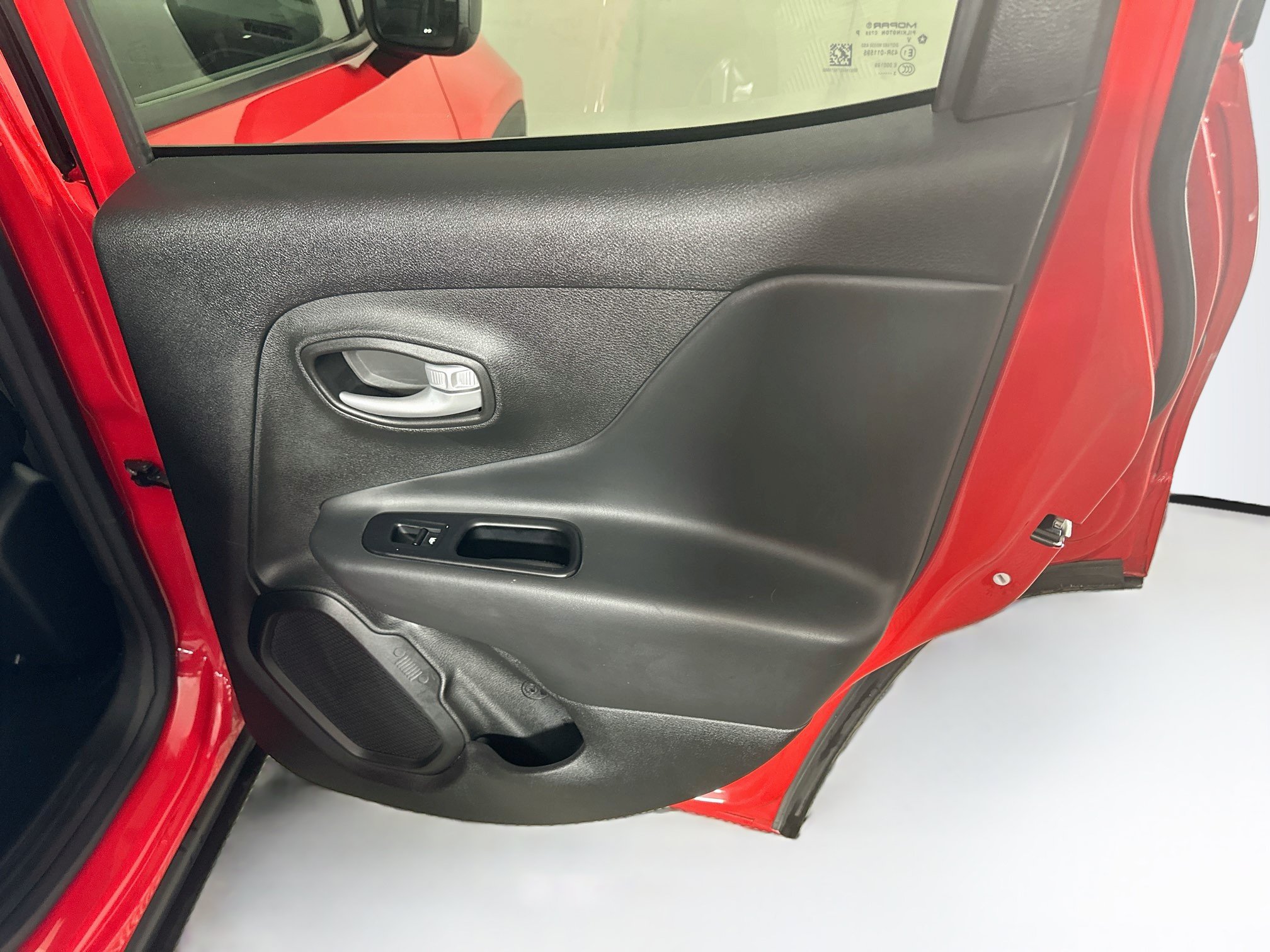 Used 2023 Jeep Renegade Latitude AWD/4WD image 29