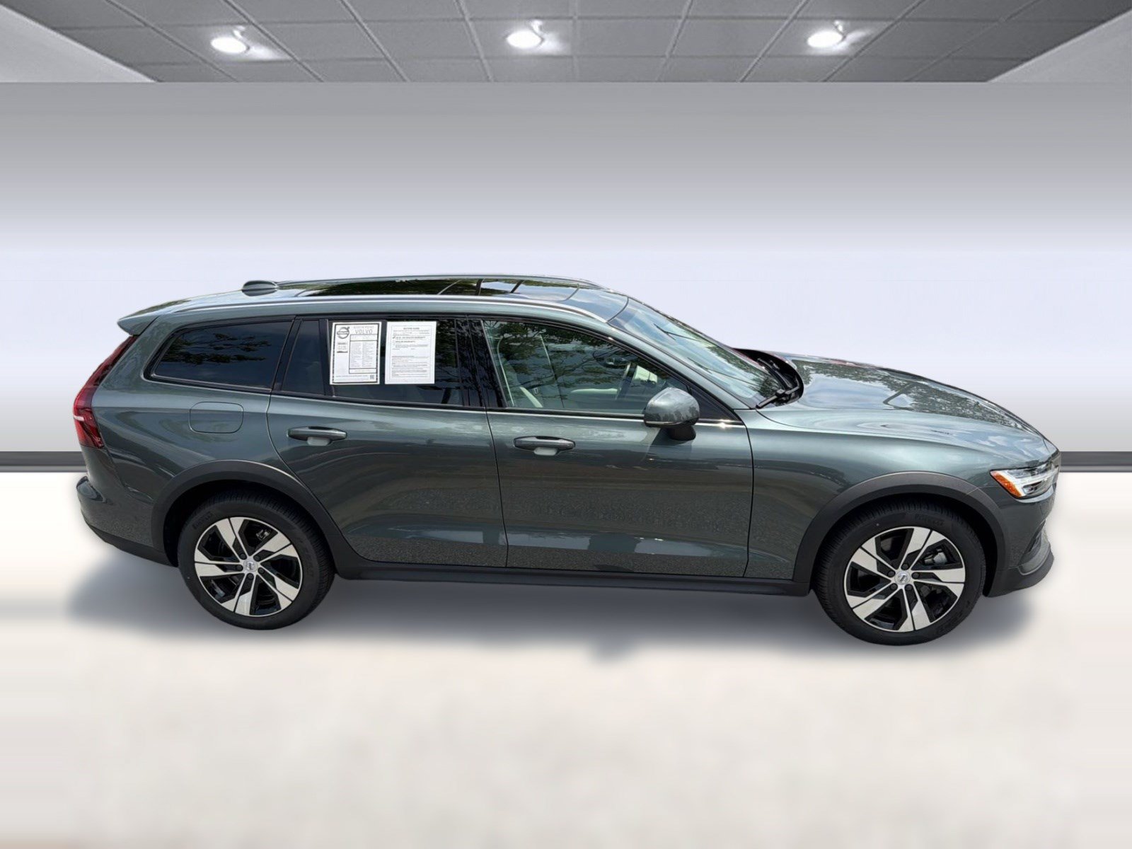 Certified 2026 Volvo V60 B5 Cross Country Plus AWD/4WD image 8