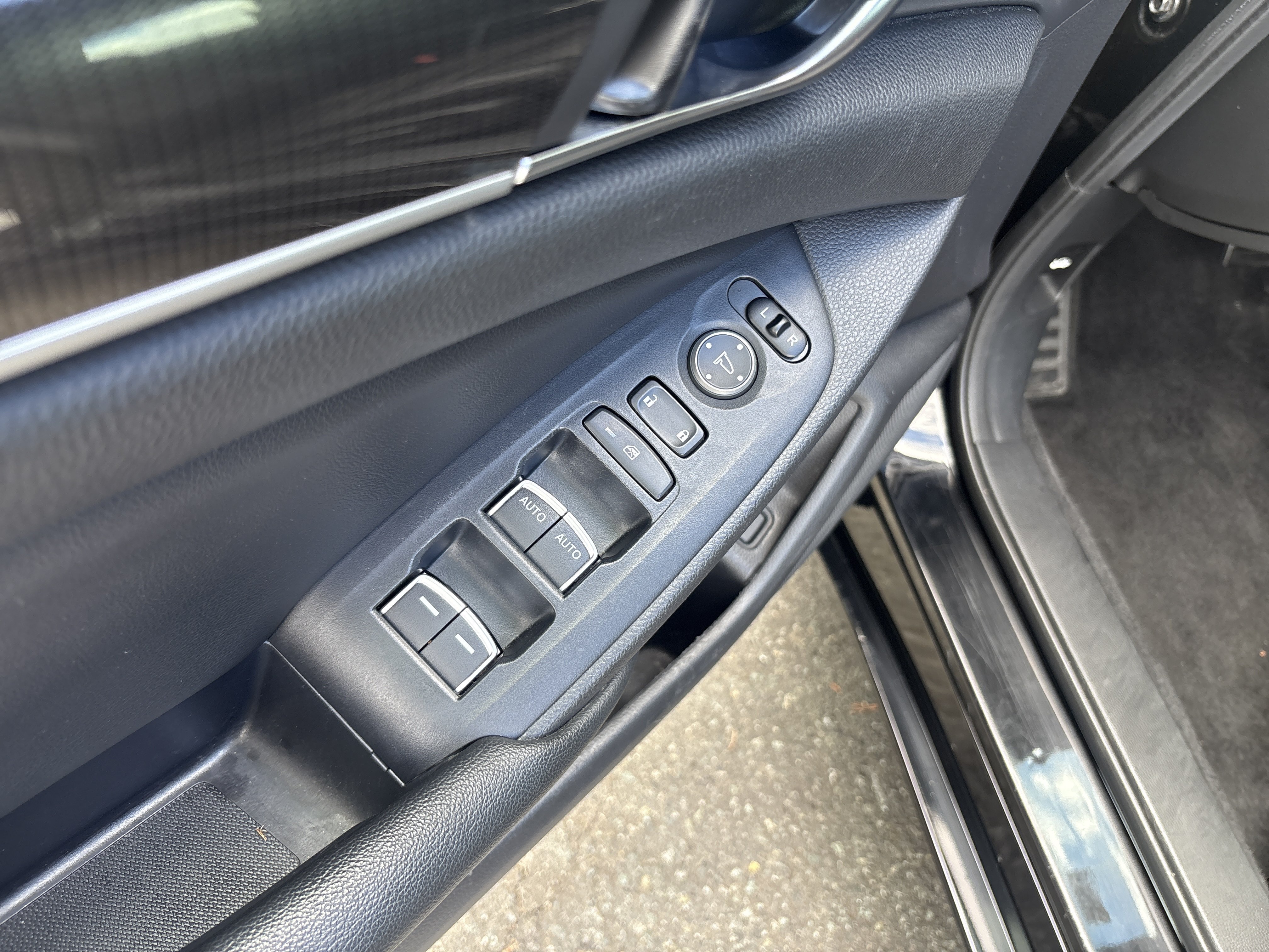 Used 2019 Honda Accord Sport image 10