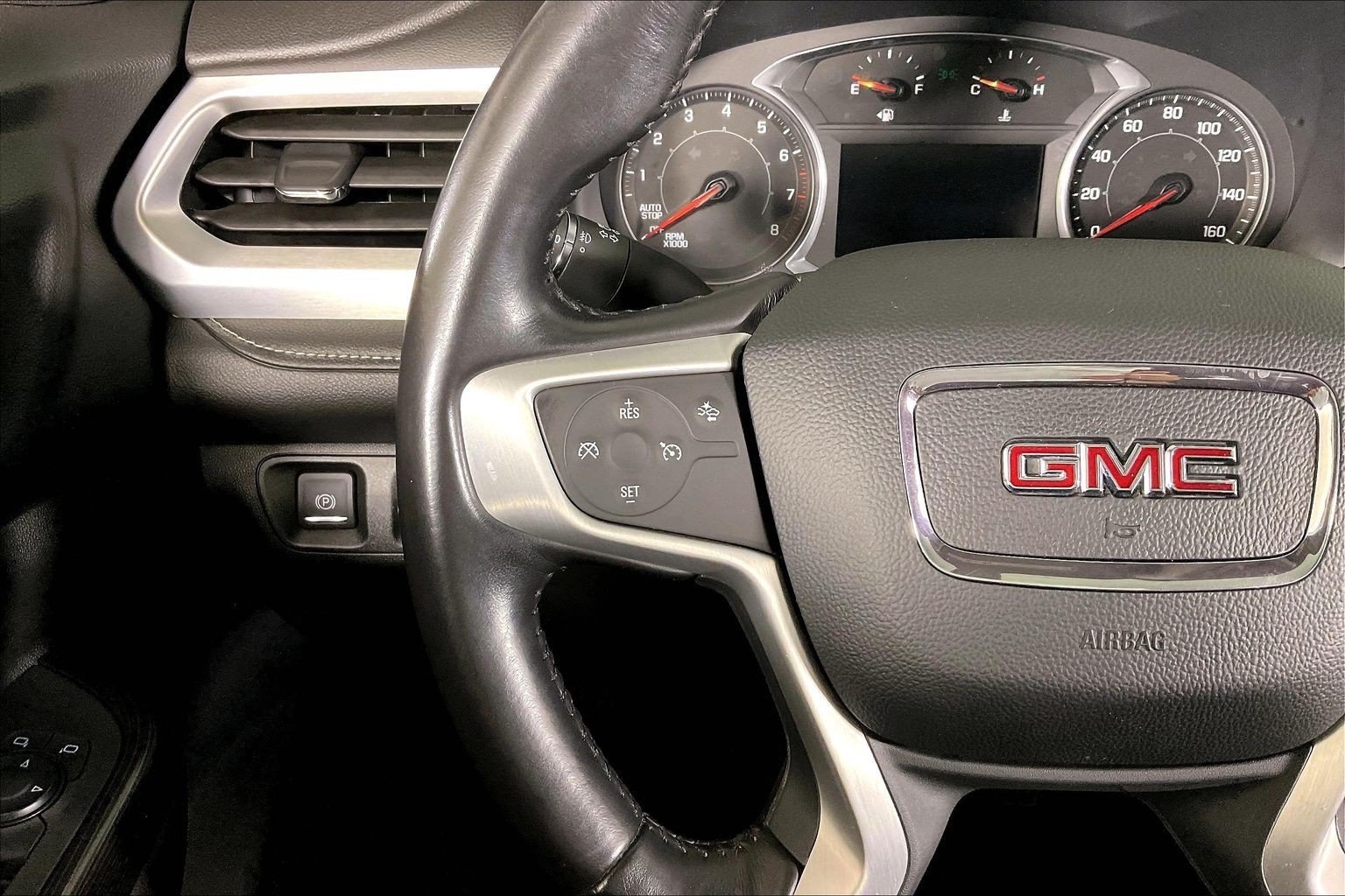 Used 2021 GMC Acadia SLT w/ LPO, Adventure Package AWD/4WD image 16